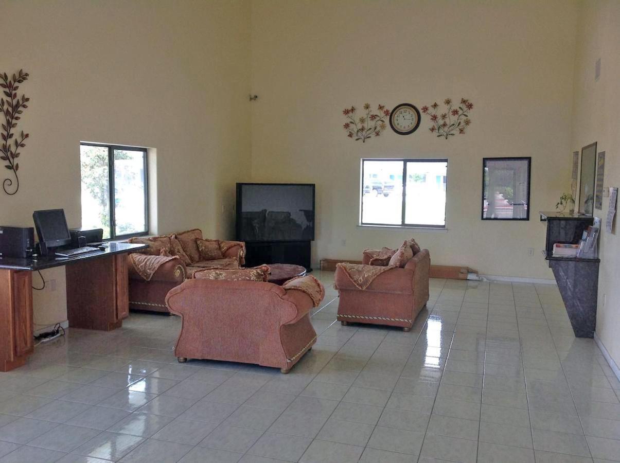 Relax Inn & Suites انغلتون المظهر الخارجي الصورة